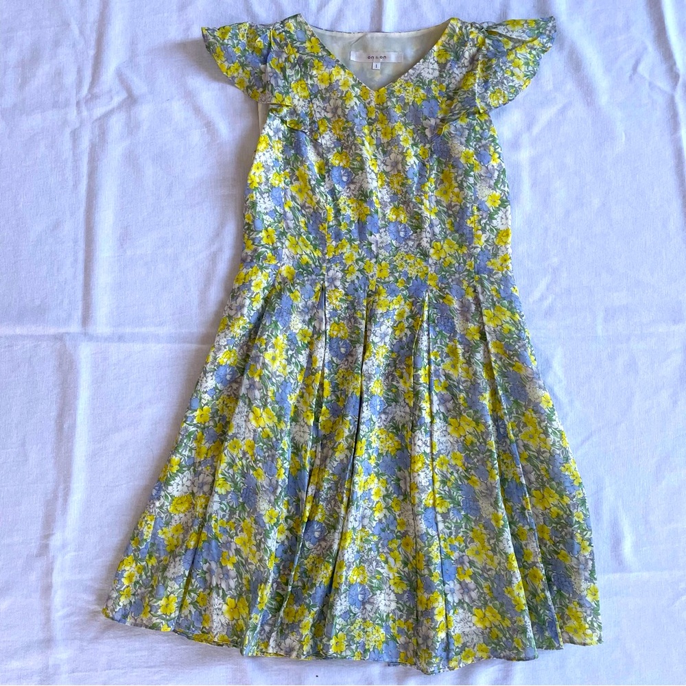 On and On A-line Floral V-neck Dress Size 1 Juniors